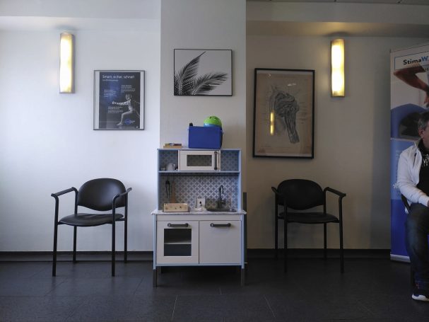 Interieur eines Wartezimmers, Orthopädie