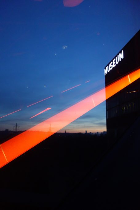 Das Ruhrmuseum in Essen mit Sonnenuntergang im Hintergrund